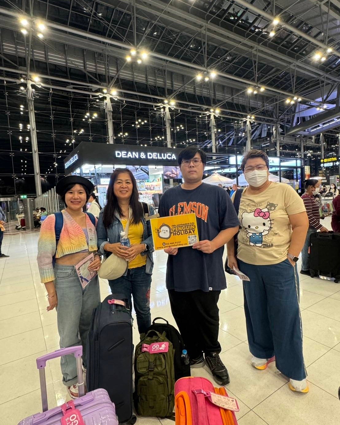 ขอขอบพระคุณ...คุณอารีรัตน์ และสมาชิก
ที่ไว้วางใจใช้บริการ #เพนกวินฮอลิเดย์
ทัวร์ฮ่องกง นองปิง รีพลัสเบย์ วิคตอเรียพีค ดิสนีย์แลนด์ ไหว้พระ (รวมบัตรดิสนีย์) 4 วัน 2 คืน             
 [ ZGHKG-2416HX ] เดินทาง : 27 - 30 ก.ย. 67
✈️สายการบิน : HONGKONG AIRLINE